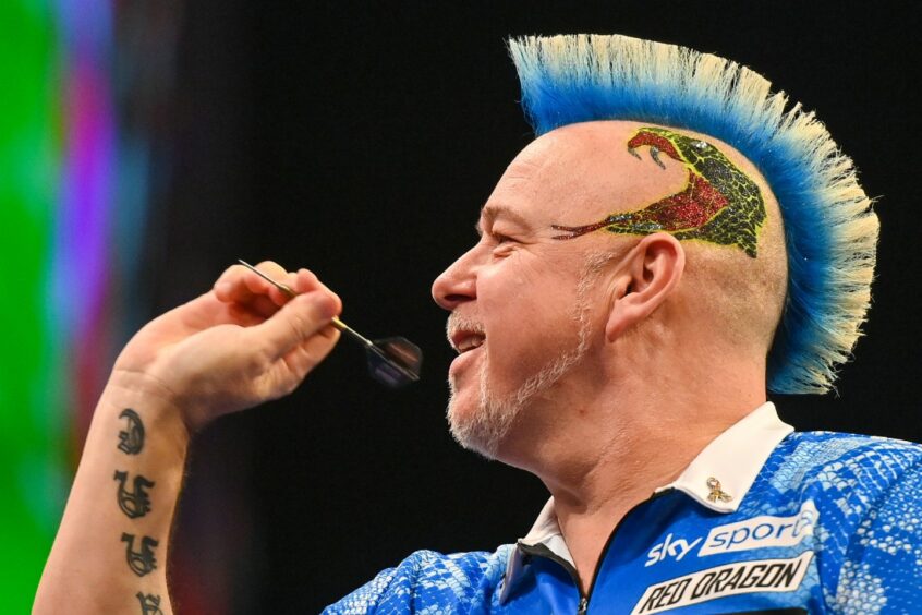 Peter Wright beat Joe Cullen in his first game