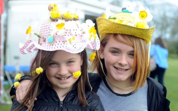 Ashley and Kimberley Flippence in their bonnets at Duthie Park in 2012.