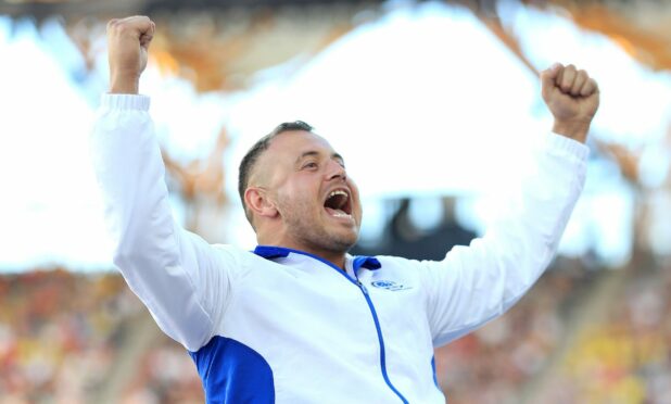 Mark Dry celebrates his medal at the Gold Coast Commonwealth Games in 2018