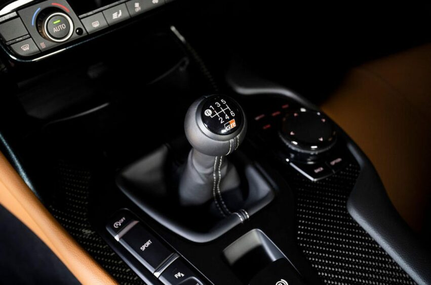 The gearstick in the car