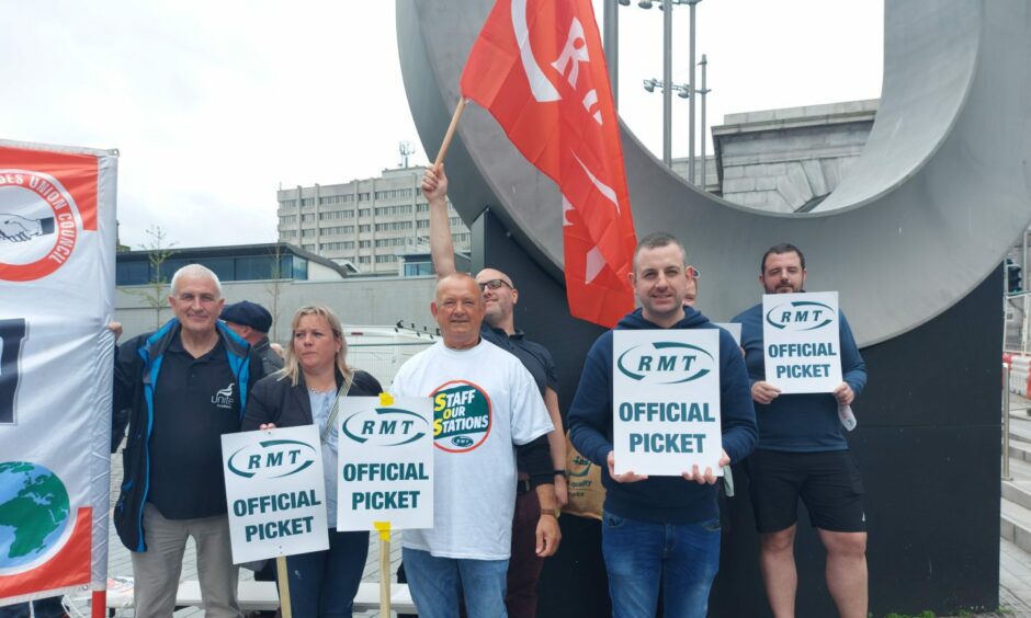 Aberdeen Trades Union Council joins rail strike in solidarity to workers