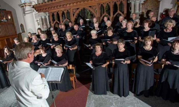 Tarantara Choir performing.