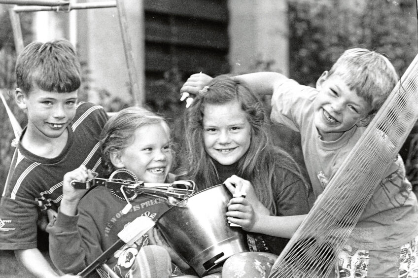 Robert Stapenhurst, 8, Sarah Barrie, 7, Jennifer Barrie, 9, and Richard Stapenhurst in 1993