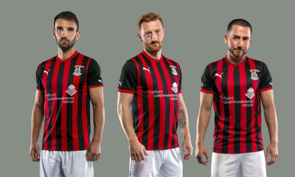 Wearing the red and black ICT kits are Sean Welsh, David Carson and Steven Boyd.