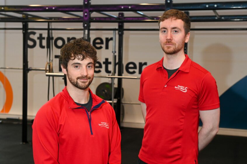 Personal trainers Alex Bailey and Scott Woods show us exercises to lose weight.