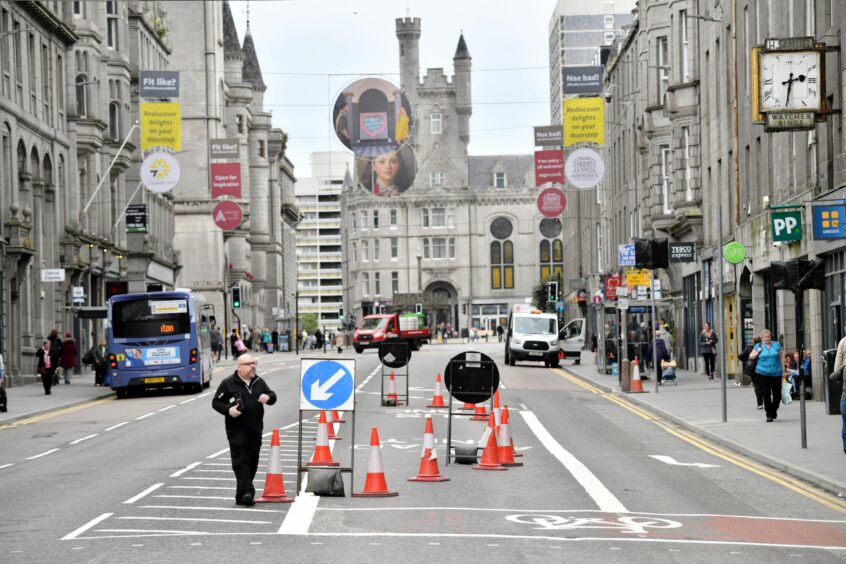 The location of the former bus gate on Union Street. A normal bus lane is now in place here. 