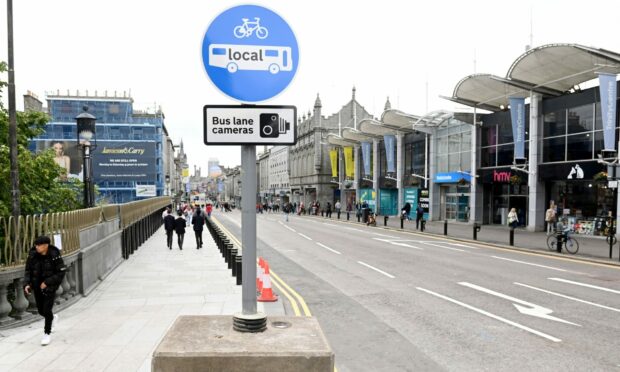 A sign for the new Union Street bus gate, near the junction with Union Terrace. Photo: Kami Thomson, 21/06/22.