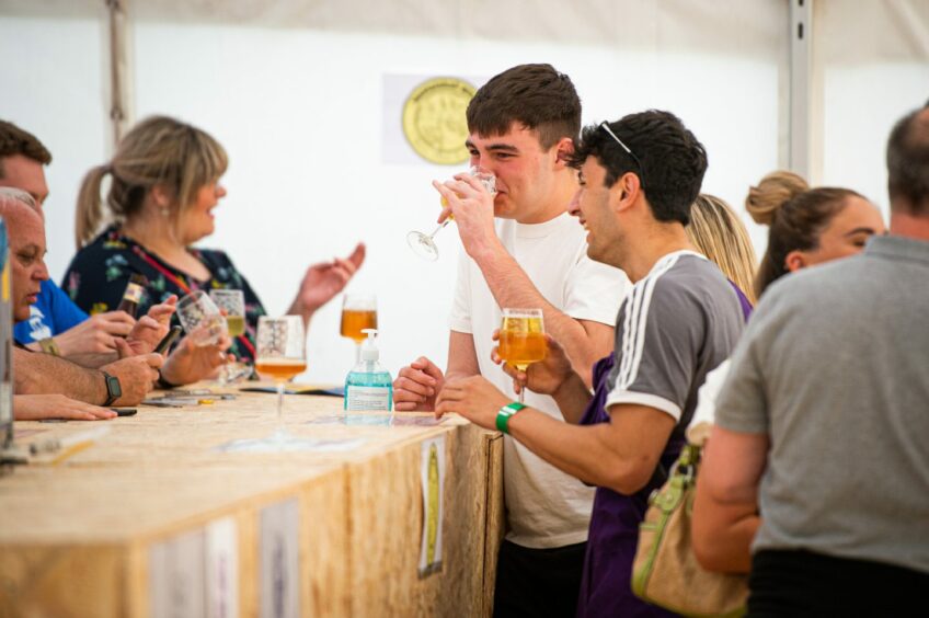 People tasting beer at the 2022 edition of the festival.