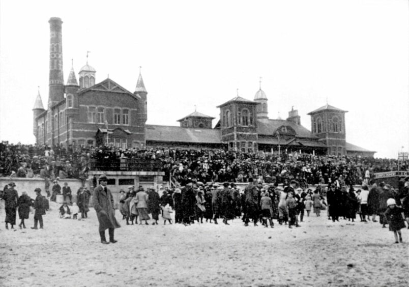 Aberdeen Bathing Station as it was in the 1900s on a busy but chilly day at the beach
