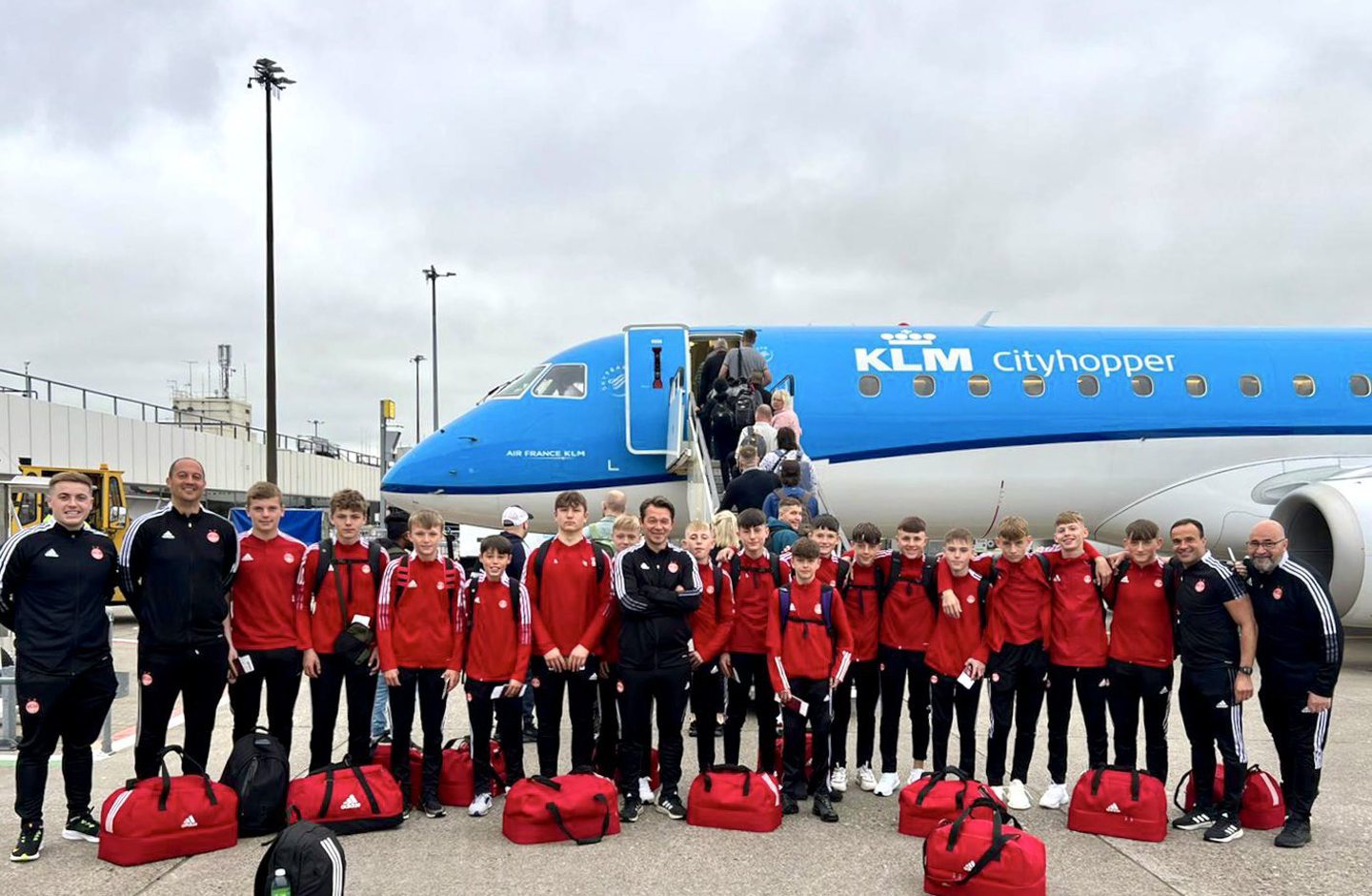 Aberdeen 2008's in front of KLM plane for the 64 team Flint Micaso Cup in Norway.
