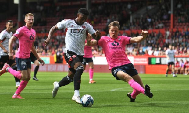 Aberdeen right-back Jayden Richardson and Christophe Berra  of Raith Rovers in action. Image: SNS.