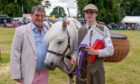 Artist Robert Mayston with trainee ghillie James Wilson and Balmoral Alpine.