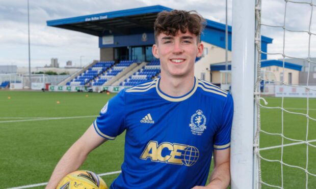 Aberdeen's Evan Towler has joined Cove Rangers on loan for the campaign
