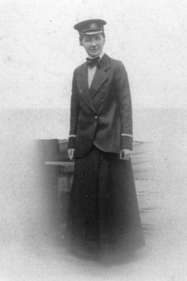 Elizabeth MacBean Ross in her Naval uniform