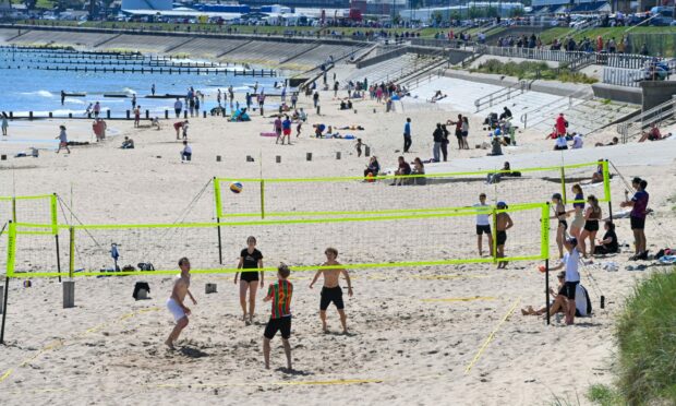 People out in the sun in Aberdeen. Photo: Kenny Elrick/DC Thomson