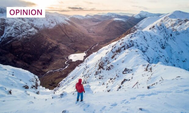 Hillwalking is hard on your knees (Photo: CloudVisual/Shutterstock)