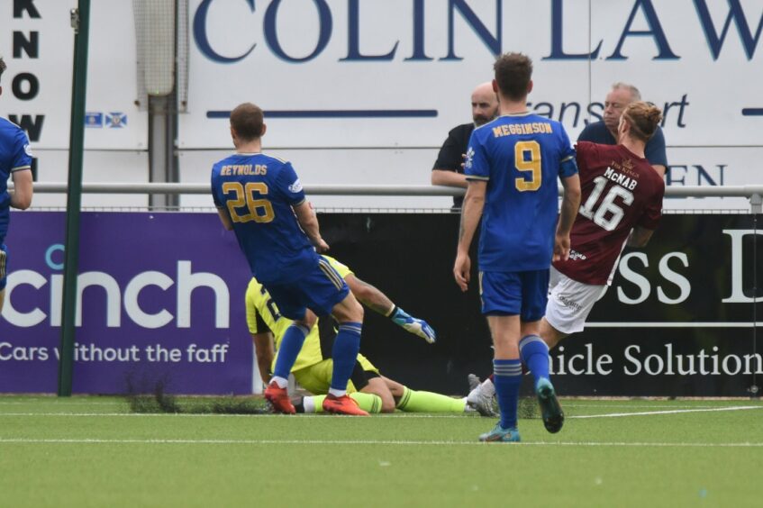 Robbie McNab puts Kelty Hearts 2-0 up against Cove Rangers