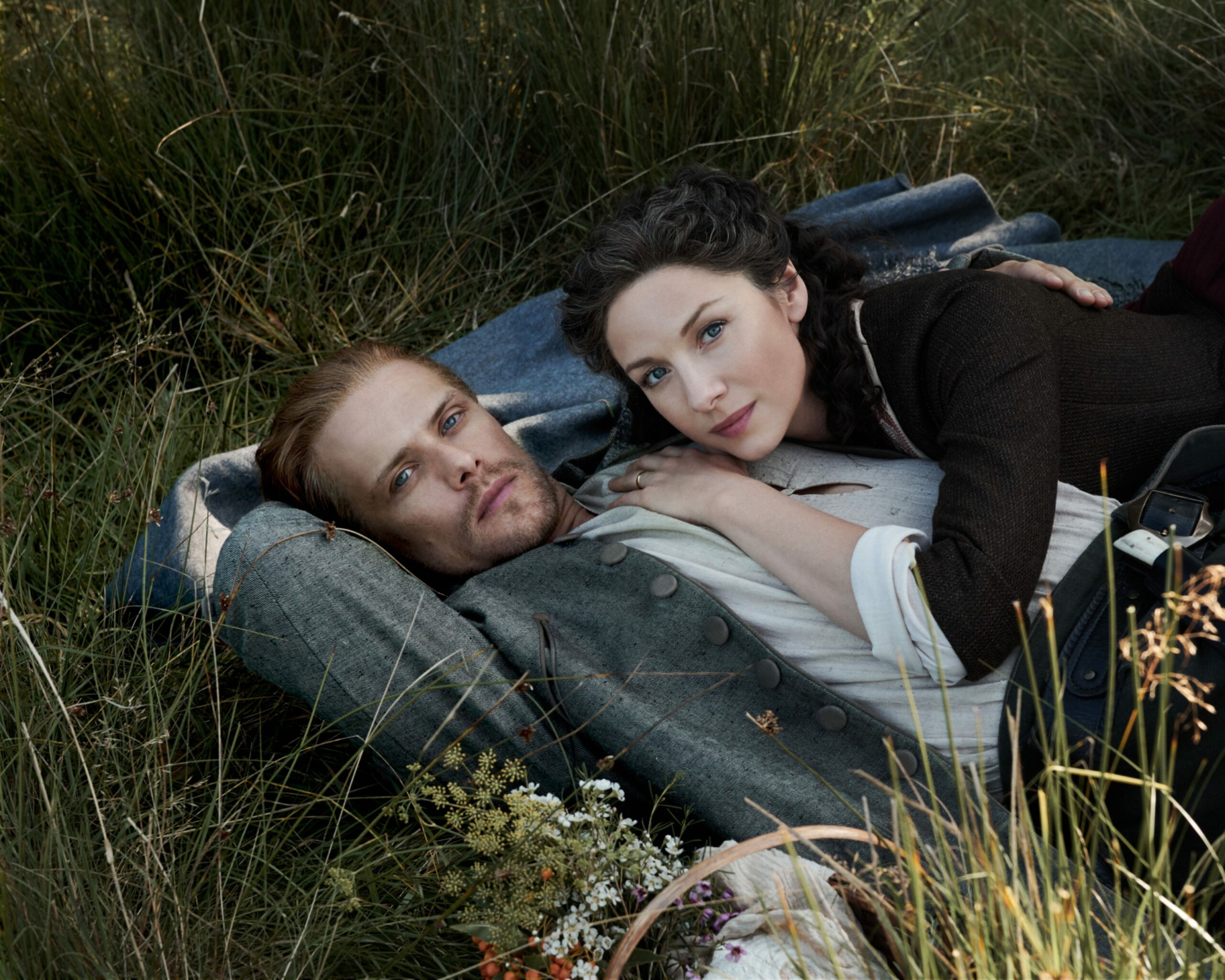 Outlander characters Claire Randall and Jamie Fraser