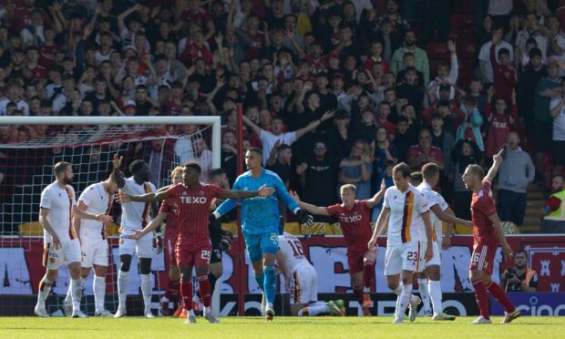 Aberdeen players appeal for a corner during the  Premiership match against Motherwell.