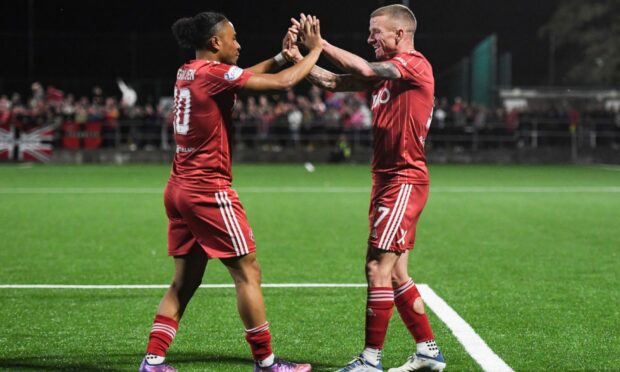 Aberdeen's Vicente Besuijen (L) celebrates making it 3-1 in extra time with Jonny Hayes.