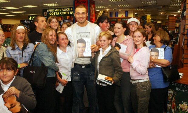 27/08/2003

Pop Idol Darius at Ottakar's Book Store in Aberdeen, Scotland, to sign copies of his Autobiography 'Sink of Swim'. pictured with his fans