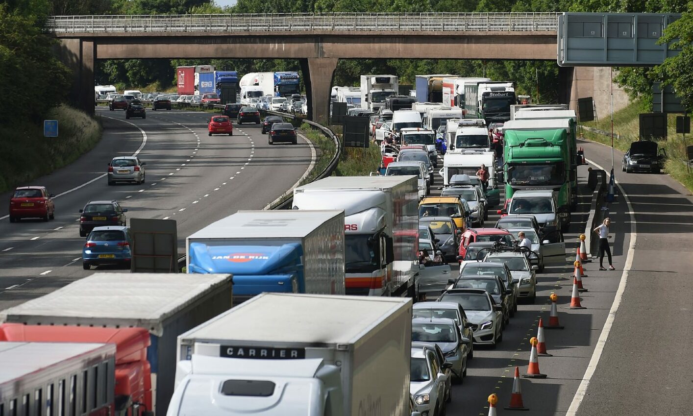 Climate activist calls for £80 fine for those caught engine idling - Vimarsana News