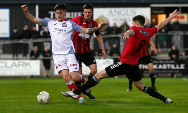 Paul Campbell of Fraserburgh, right, tries to tackle Turriff United's Keir Smith, left