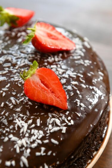  A chocolate cake with strawberries on top