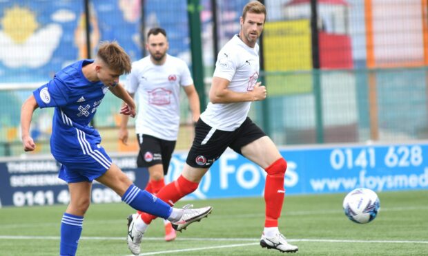 Robbie Scullion in action for Peterhead. Photo by Duncan Brown