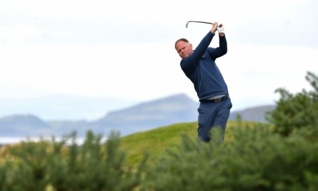 Alastair Forsyth leads by one after the first round at West Kilbride.