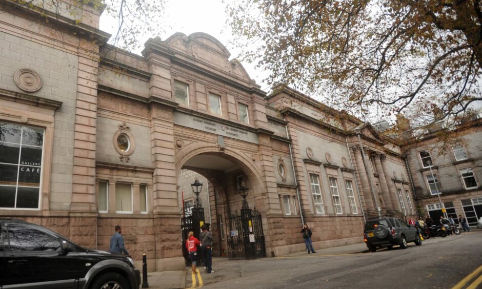 Robert Gordon's College locator of main entrance gate 