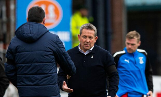 Inverness manager Billy Dodds (right) and Dundee manager Gary Bowyer at full-time.