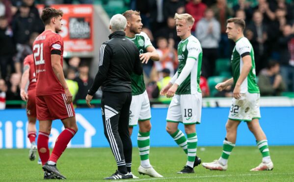 Aberdeen boss Jim Goodwin exchanges words with Hibs' Ryan Porteous at Easter Road.