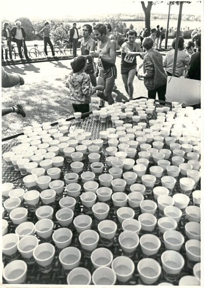 1983 - Runners catch a drink at the first watering station on Riverside Drive.
