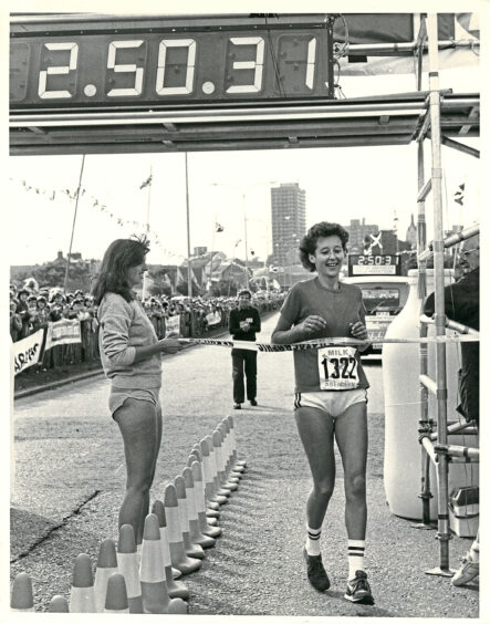 1983 - Lynda Bain from Newmacher crosses the finish line as the clear winner of the women's race
