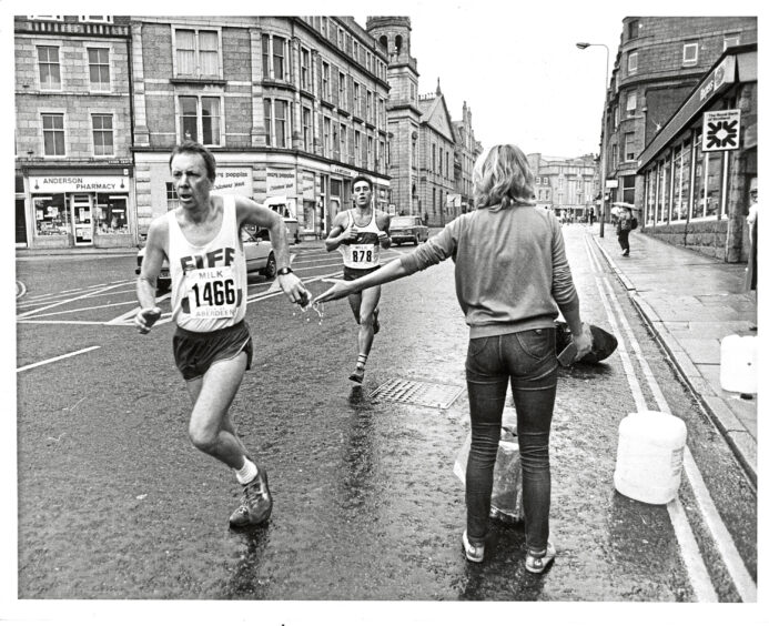1984 - Timothy Killie grabs a sponge at the seven-mile mark on Holburn Street