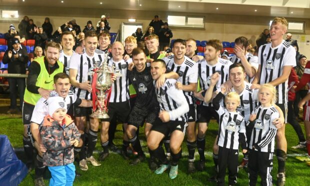 CR0038539
Picture from the Evening Express Aberdeenshire Cup final Fraserburgh v Formartine United at The Haughs Turriff
Fraserburgh celebrate
Pic by Chris Sumner
Taken..............30/9/22