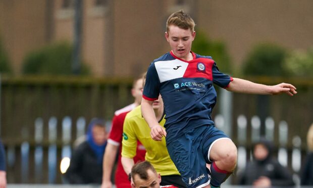 Dylan Stuart has signed a contract extension to remain at Turriff United.