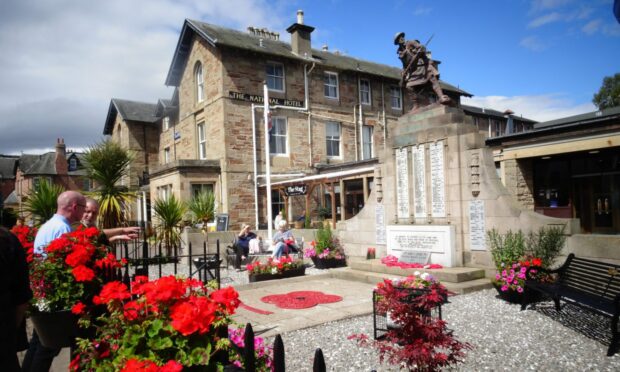 Fort William War Memorial won the award for Small Community without Gardens.
