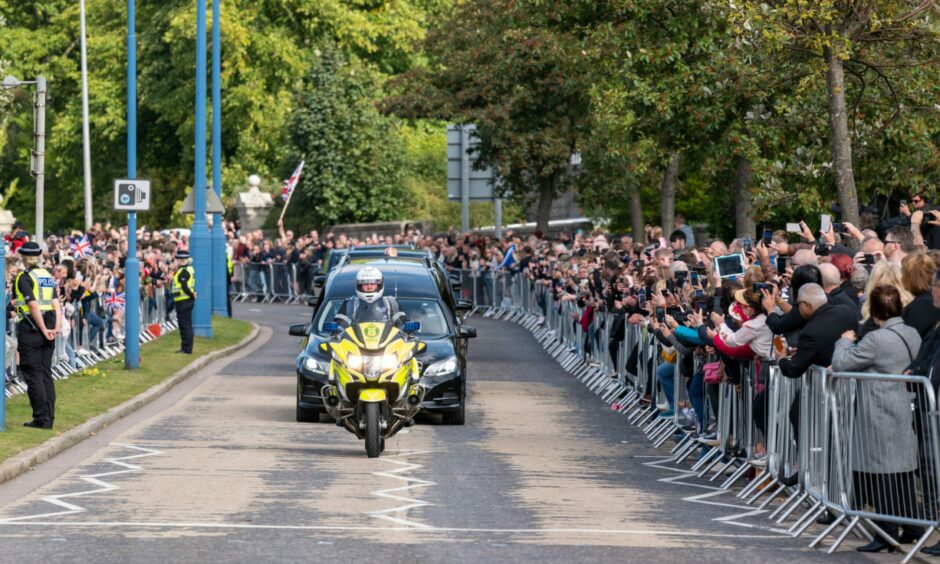 The Queen's cortege coming down Great Southern Road, passing Duthie Park on the right and Allenvale Cemetery on the left. Picture by Jasperimage.