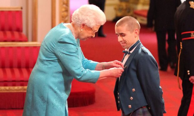 Neil Fachie receives his MBE from the Queen in 2013