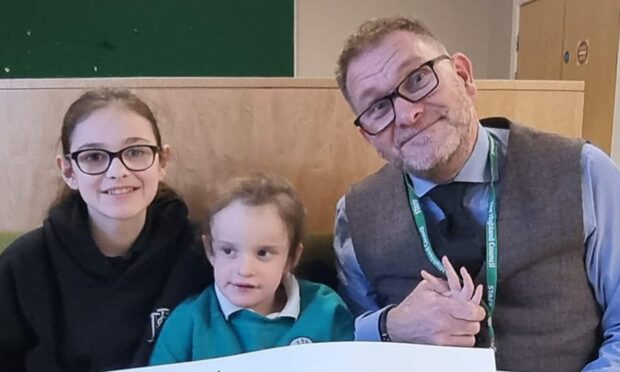 Savannah and Amelia Jo Kelly with headteacher Mark Elvines at Drummond School. Supplied by Amelia's Young Highlander Awards.