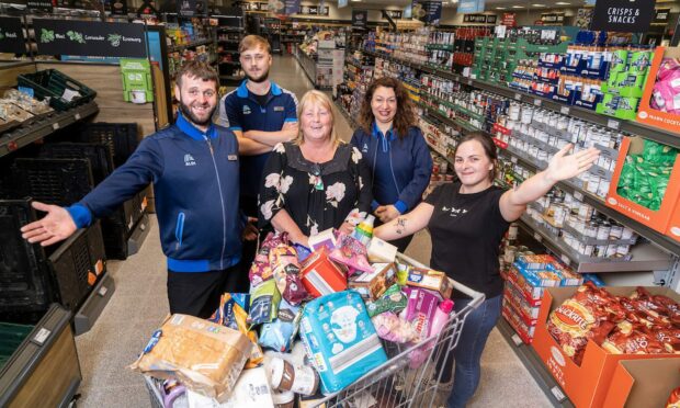 Portlethen shopper scoops more than £619 for local foodbank at Aldi supermarket sweep