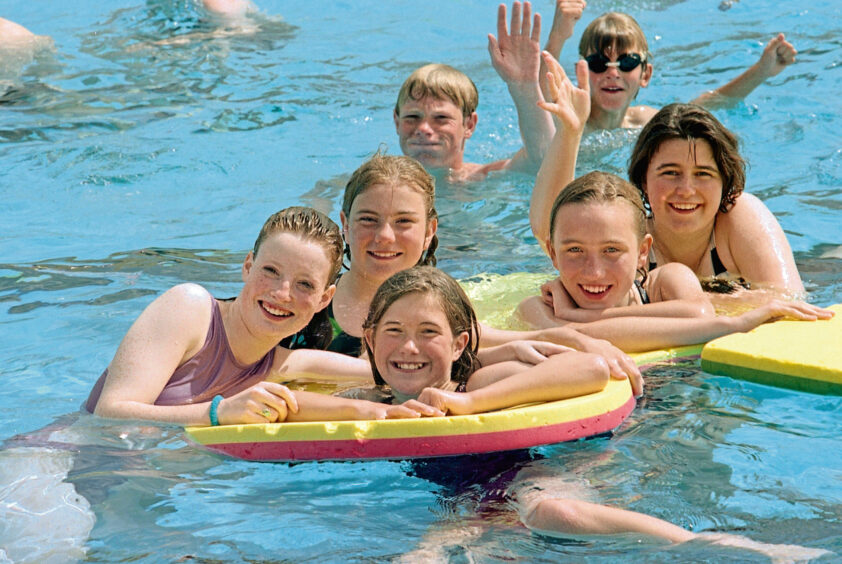 1992 - A group of friends enjoying a swim in the Stonehaven Outdoor Pool.