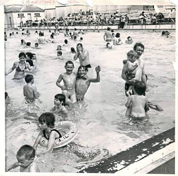 1976 - Children and adults enjoying themselves in the Stonehaven Swimming Pool.