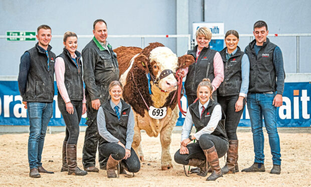 The Islavale team with Islavale Magnum, which reached 28,000gns.