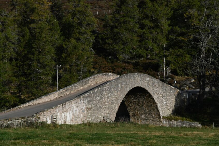 Picture of the old bridge.