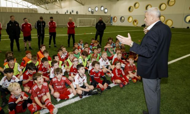 Aberdeen FC Chairman  Dave Cormack speaking to children at Aberdeen Sport Village. Image:  Aberdeen FC Community Trust.