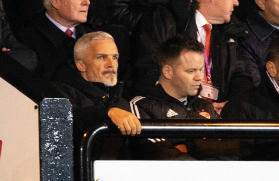 Aberdeen manager Jim Goodwin during the cinch Premiership match between Livingston and Aberdeen at the Tony Macaroni Arena. Image: SNS