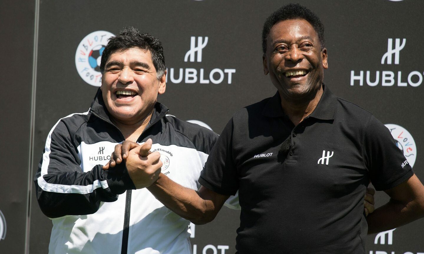 Pele and Maradona shaking hands